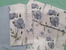 Carica l'immagine nel visualizzatore di Gallery, COMPLETO LETTO FIORI AZZURRI