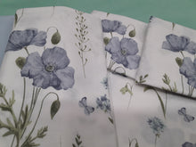 Carica l&#39;immagine nel visualizzatore di Gallery, COMPLETO LETTO FIORI AZZURRI

