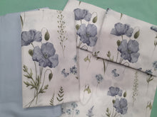 Carica l&#39;immagine nel visualizzatore di Gallery, COMPLETO LETTO FIORI AZZURRI
